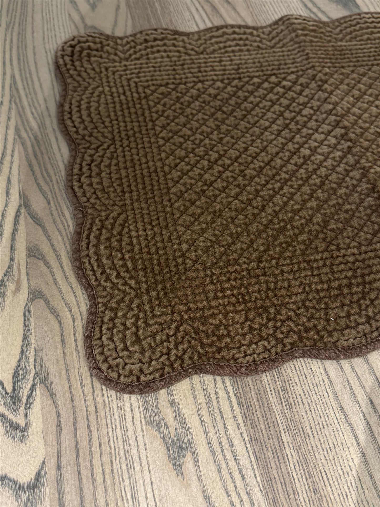 Bordbrikke avlang velur Chocolate