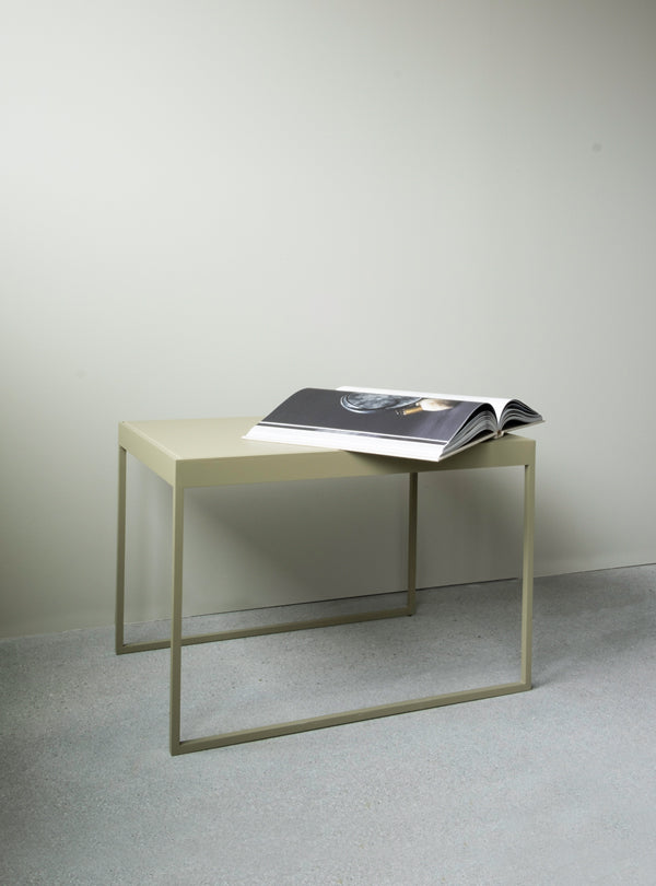 Dis coffee table
