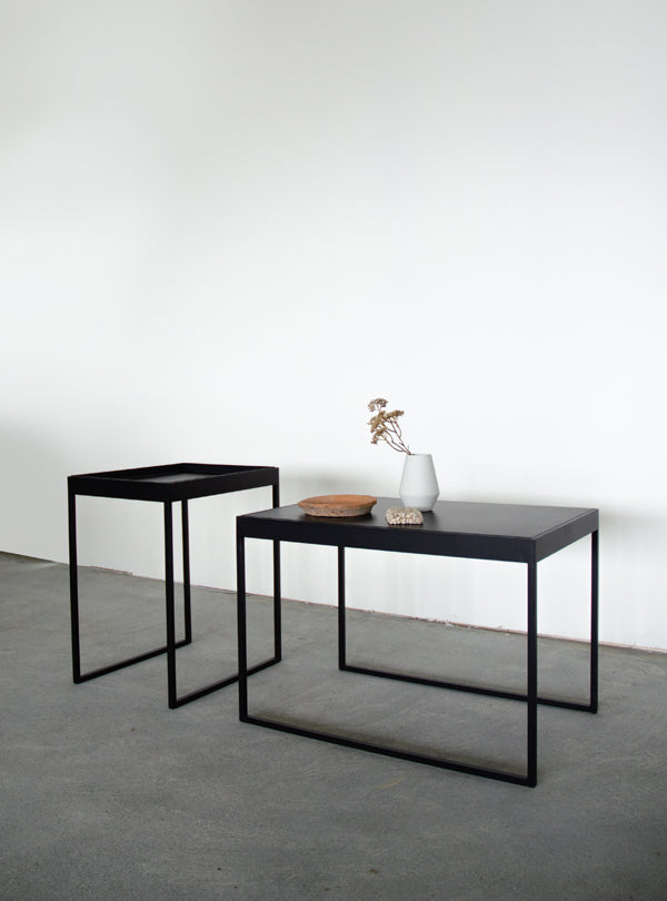 Dis coffee table