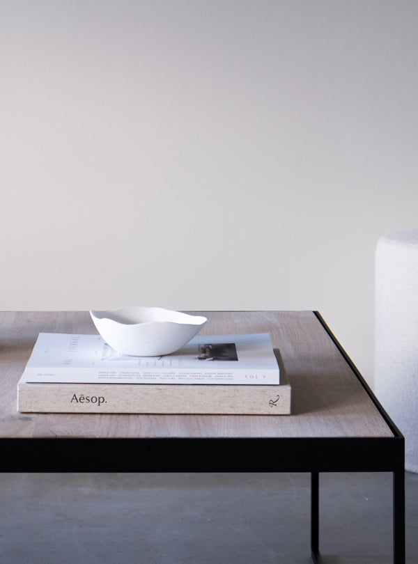 Dis coffee table