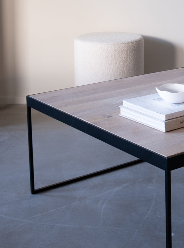 Dis coffee table