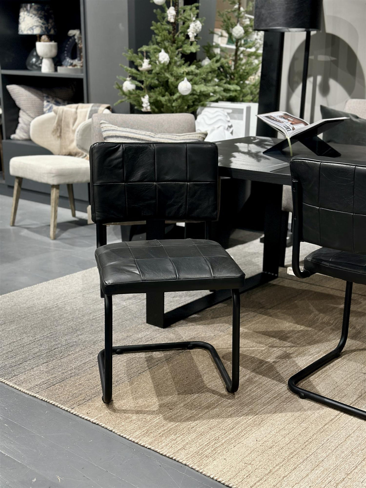 Nelson Brava black, Black epoxed