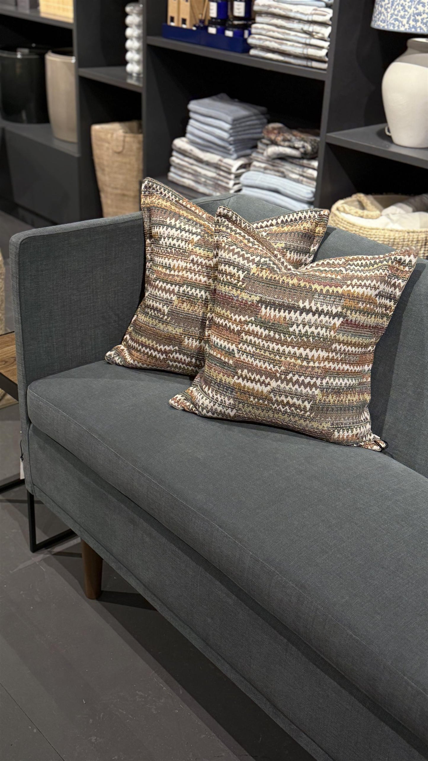 Mingle spisesofa 130x62, PG3 Caleido Dark Soda