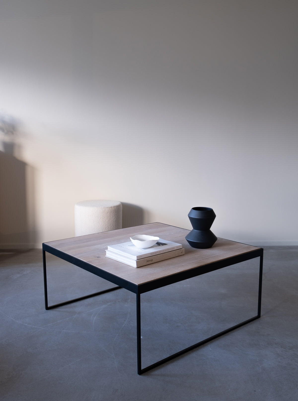 Dis coffee table