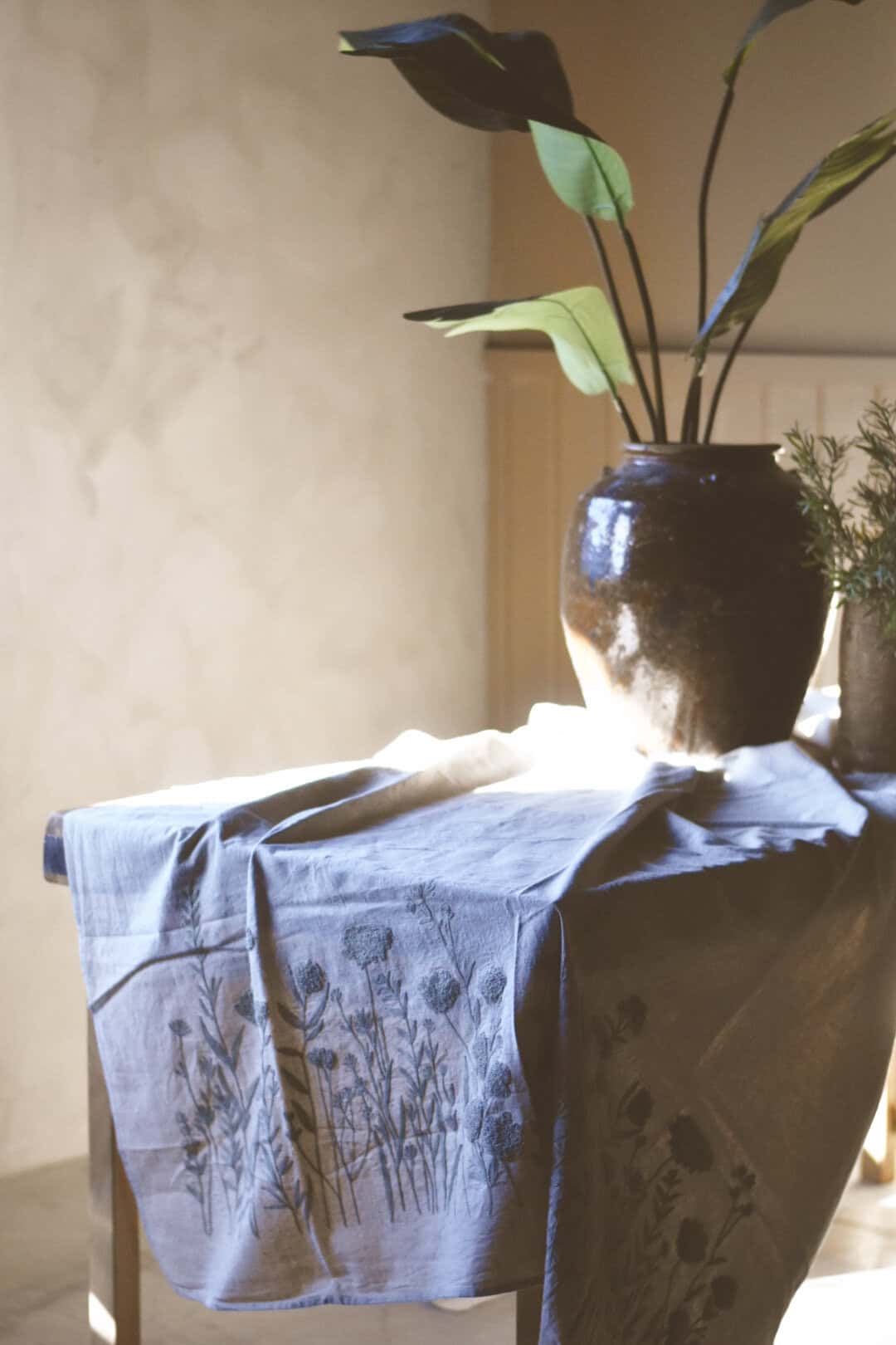 Duk brodert natur, 140×350 cm