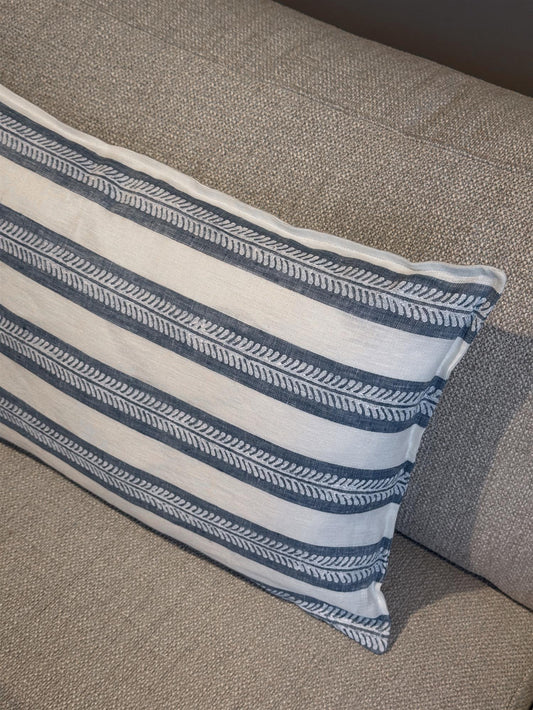 Pyntepute Innis Stripe blue 40x60 cm