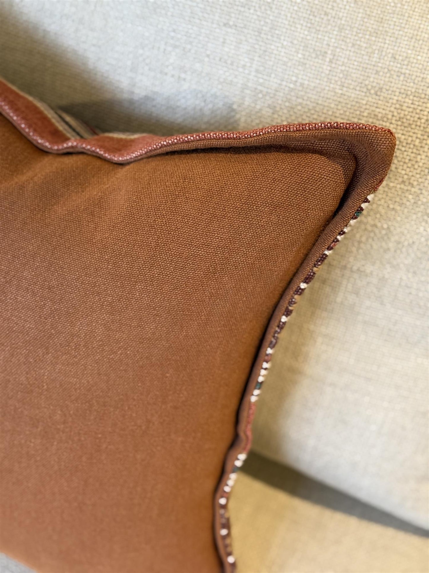 Pyntepute Mulberry Berber stripe spice 50x50 cm