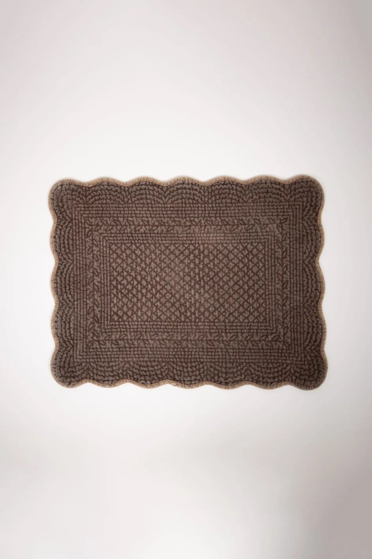 Delphine bordbrikke brown 34x49 cm
