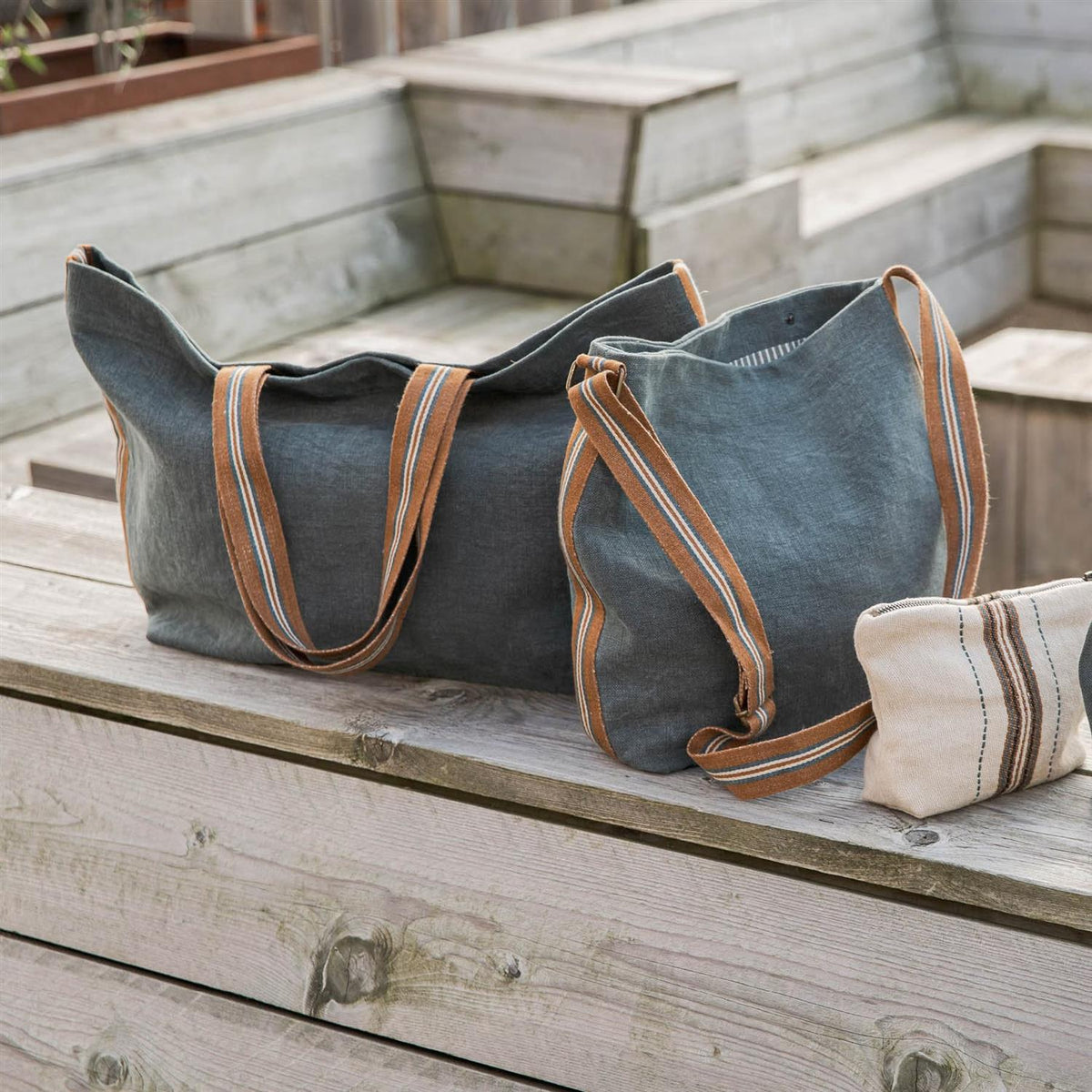 Atlas bag, river