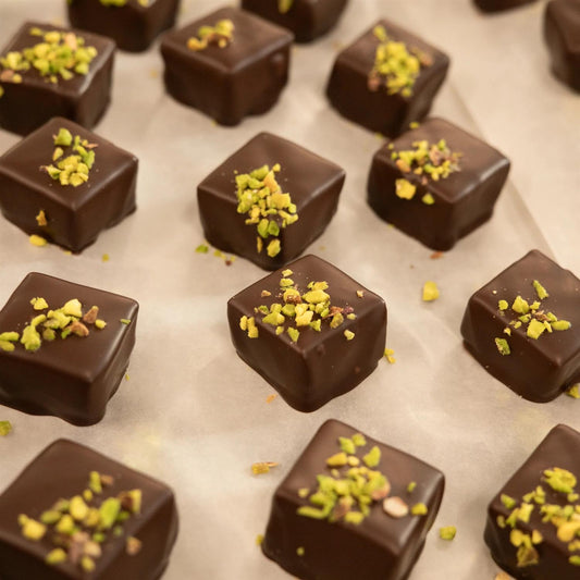 Boks 6 karamell, pistasj