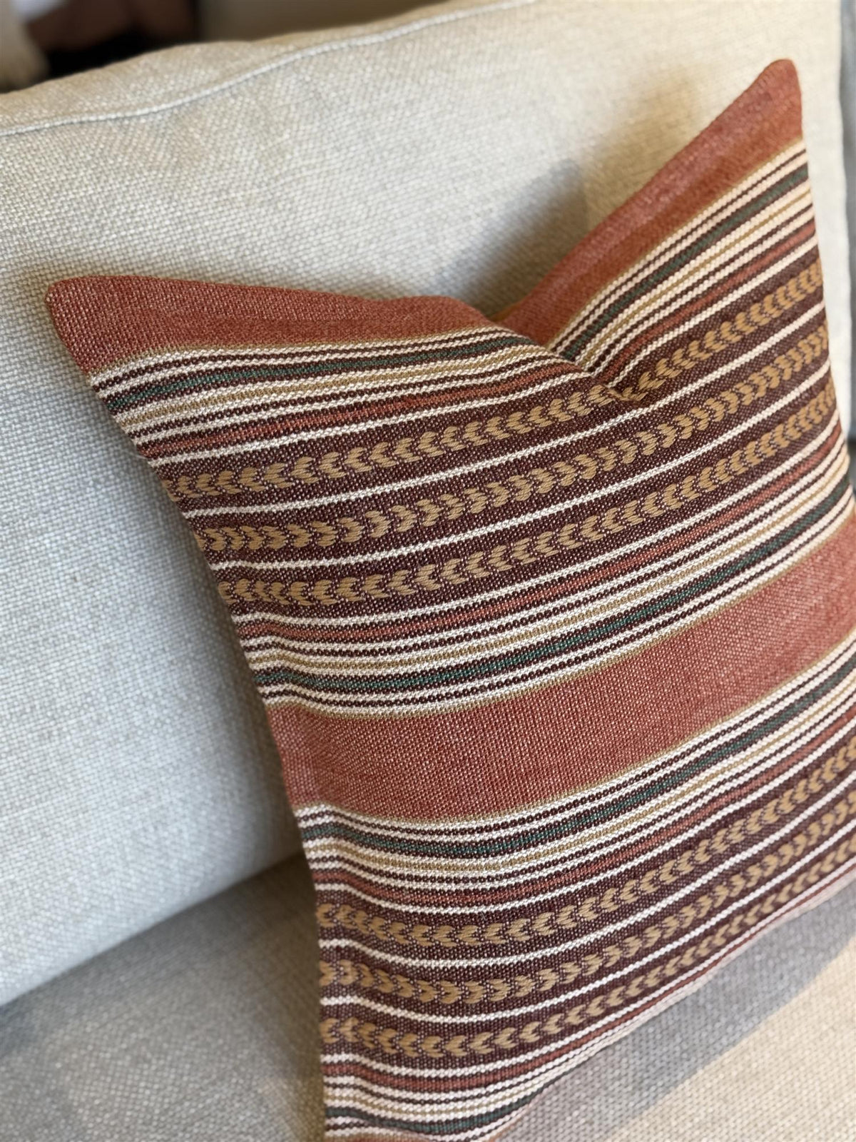 Pyntepute Mulberry Berber stripe spice 50x50 cm