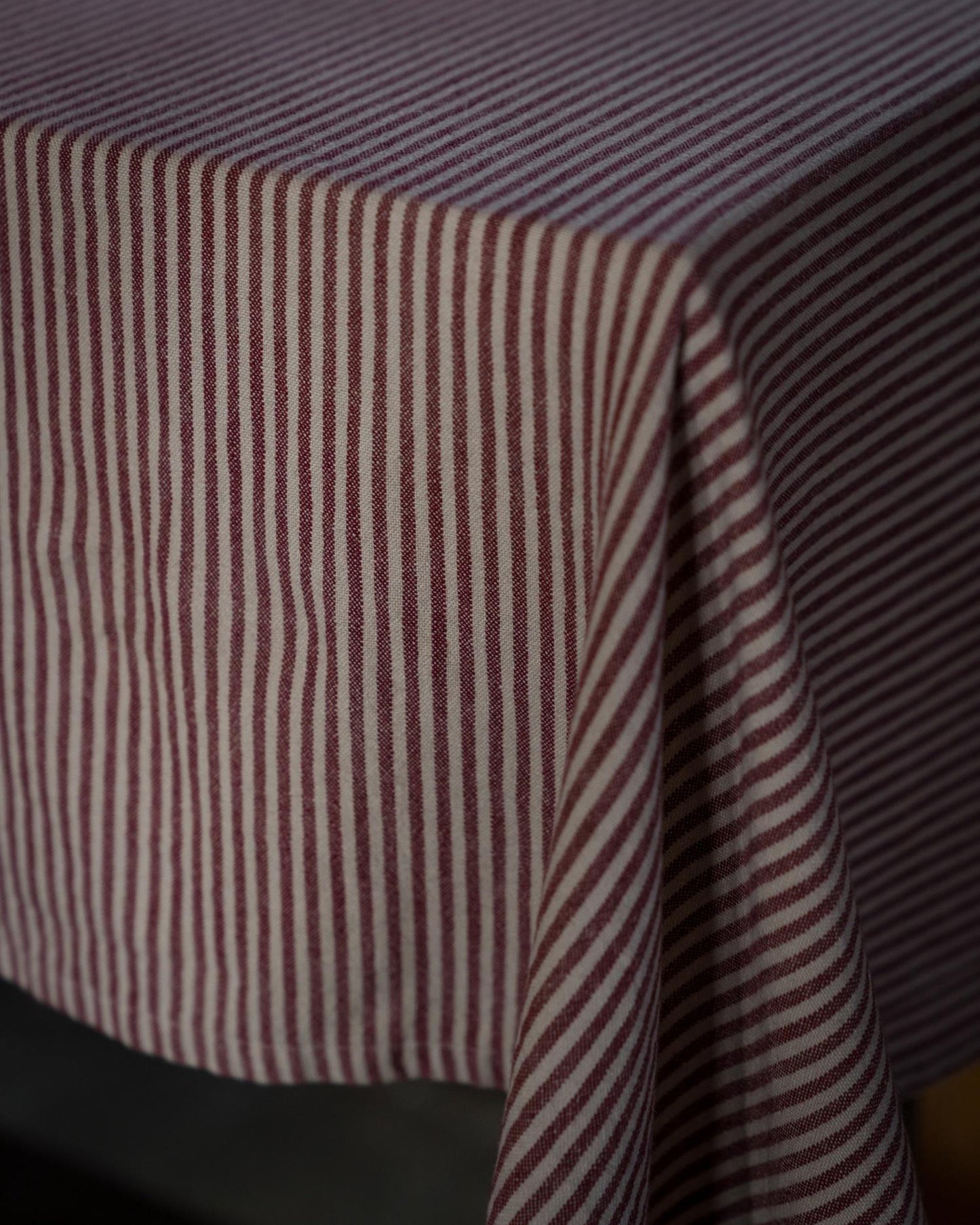 duk 145x300 cm natur/rød striper