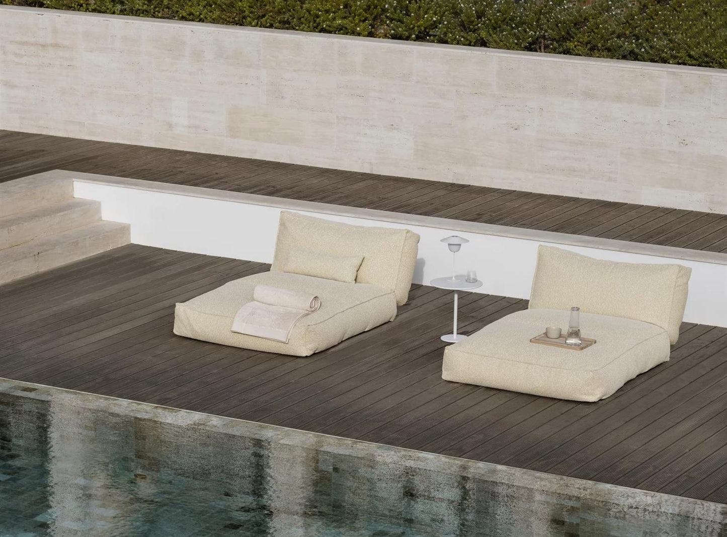 Stay Outdoor sidebord - Granite Gray