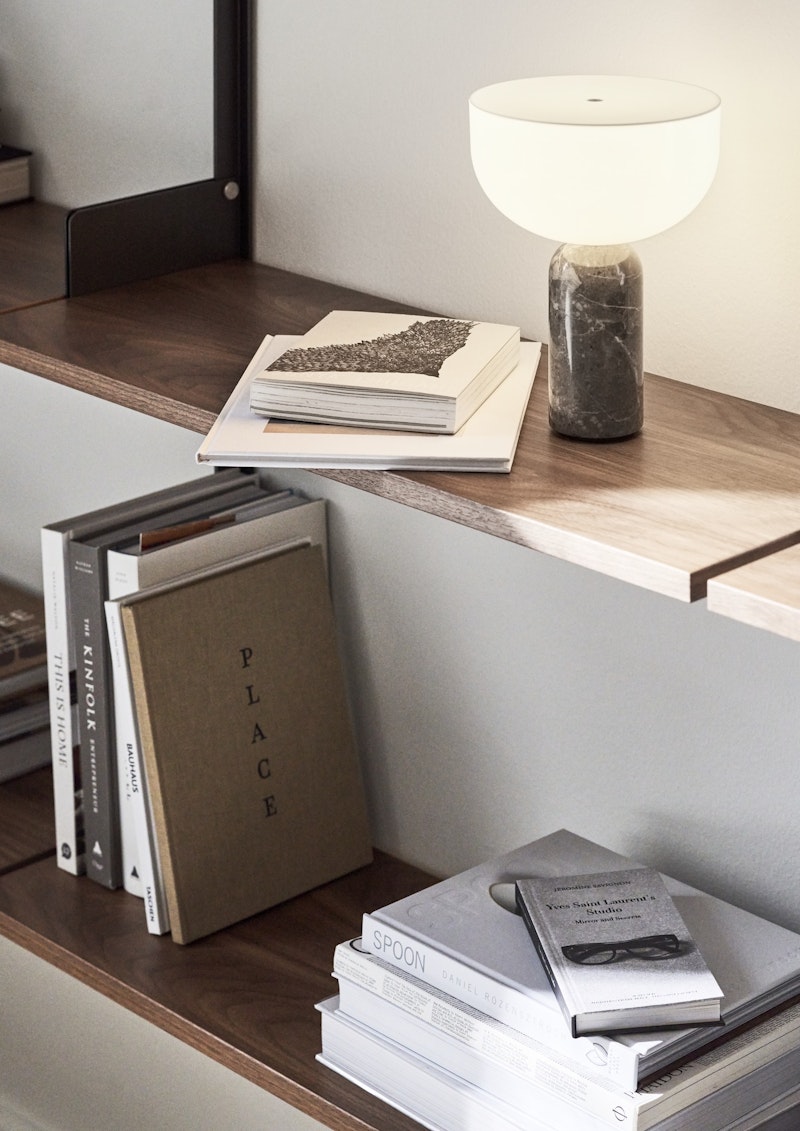 Wall 1900 Vegghylle, Walnut / Black