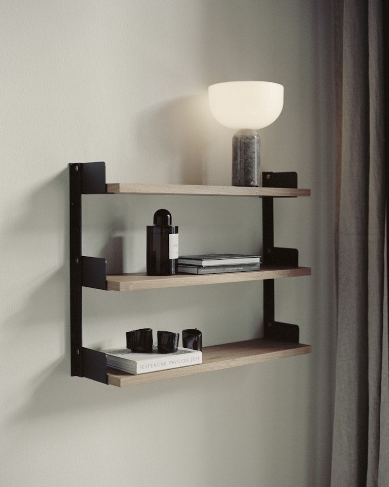 Tea Vegghylle, Walnut / Black