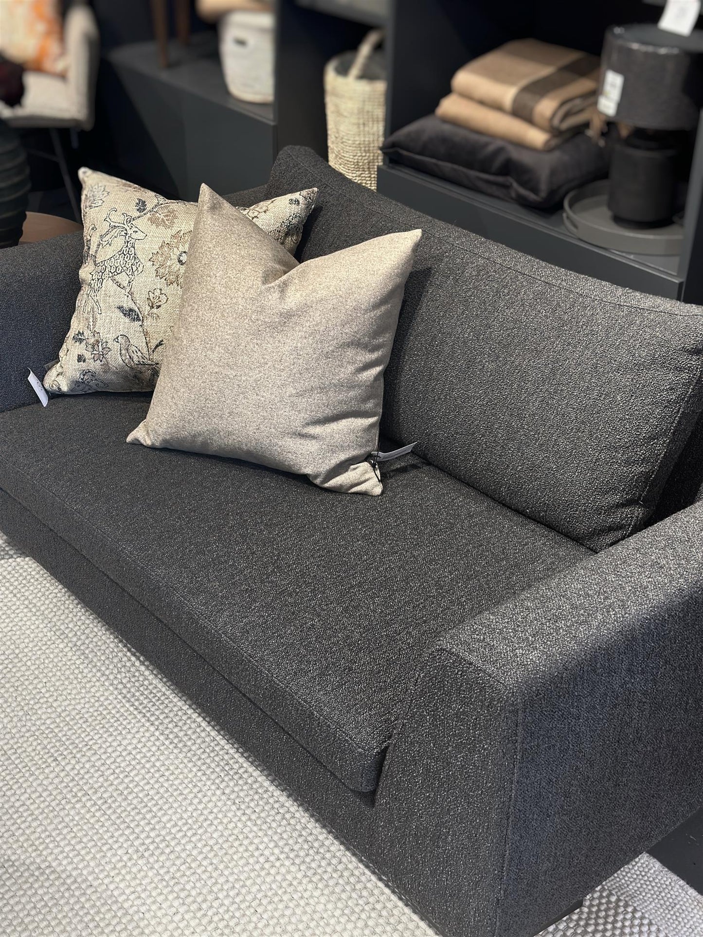 Lyng Loveseat 150, Barnum 13 Antrasitt