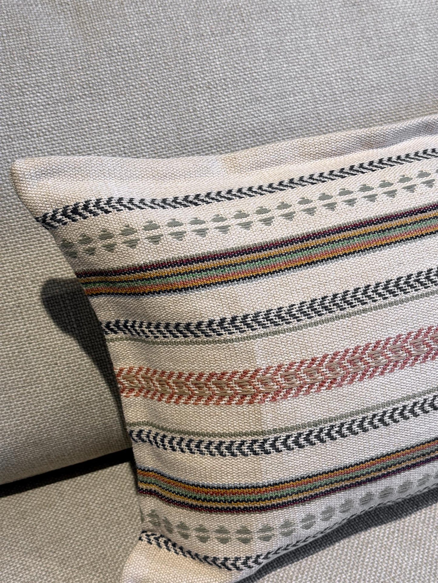 Pyntepute Mulberry Racing stripe denim 40x60 cm