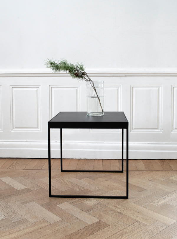 Dis coffee table