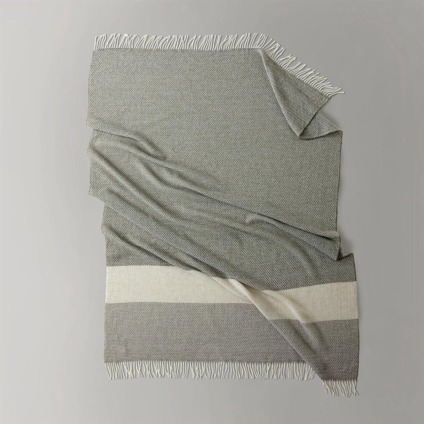 Aria throw, 130x190 cm, green beige