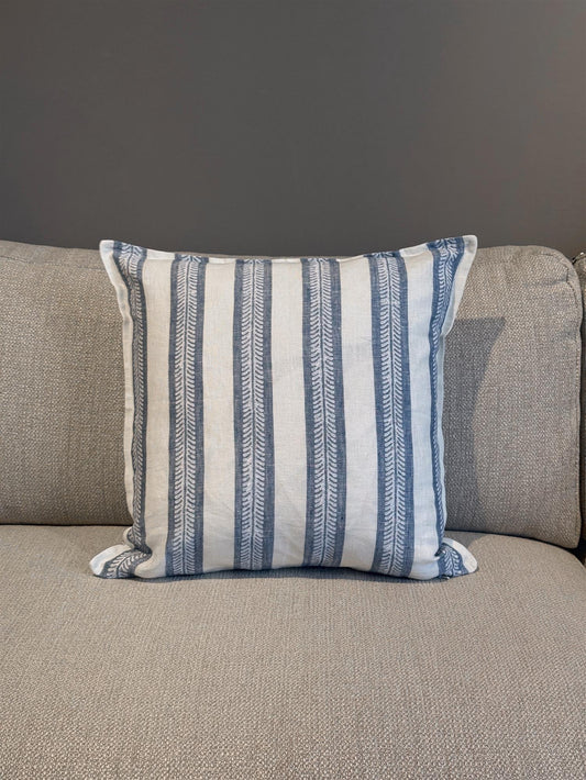 Pyntepute Innis Stripe blue 50x50 cm