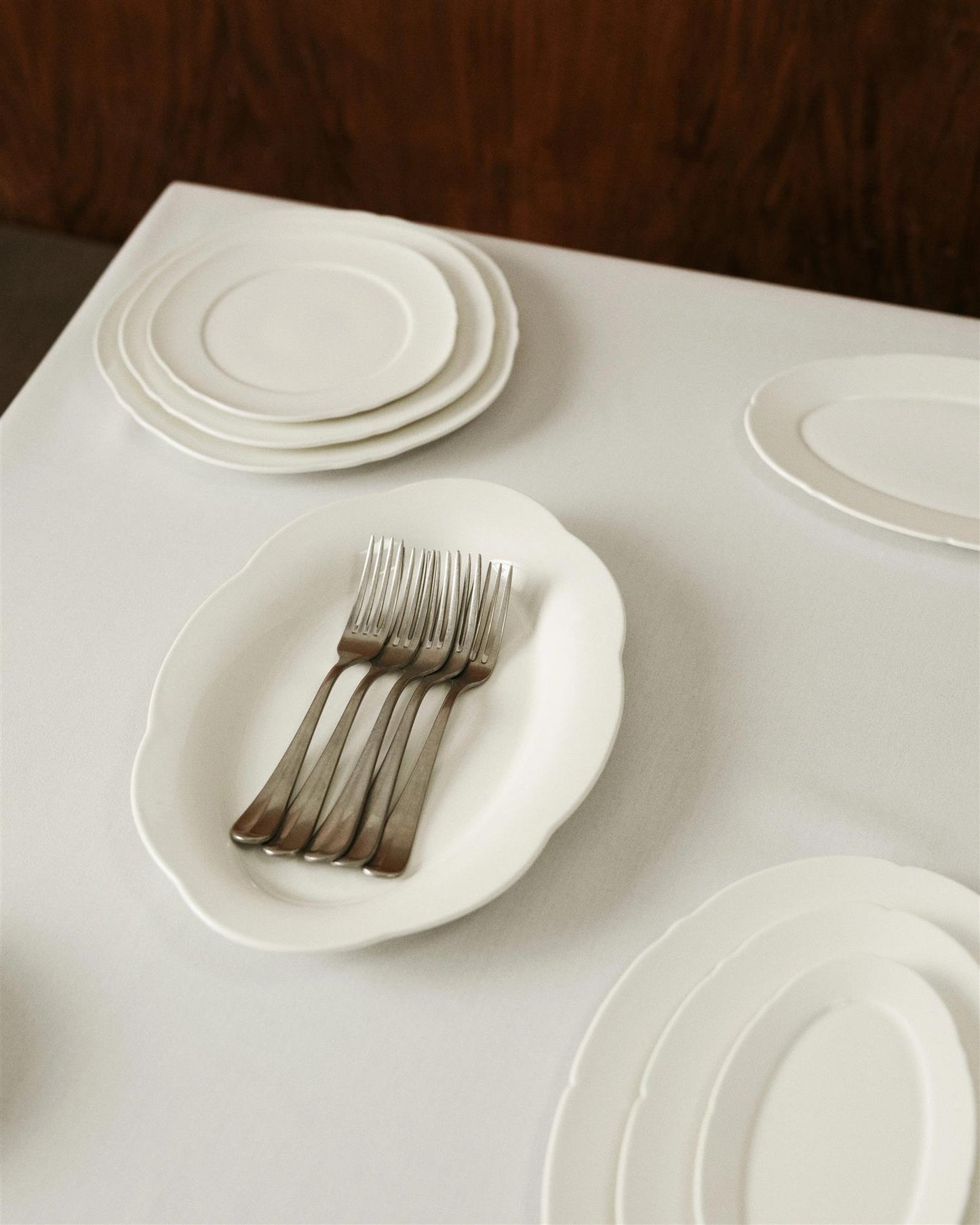 Dyp oval tallerken M white silhouette