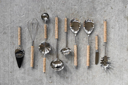 Pastasleiv, metall og flettet håndtak