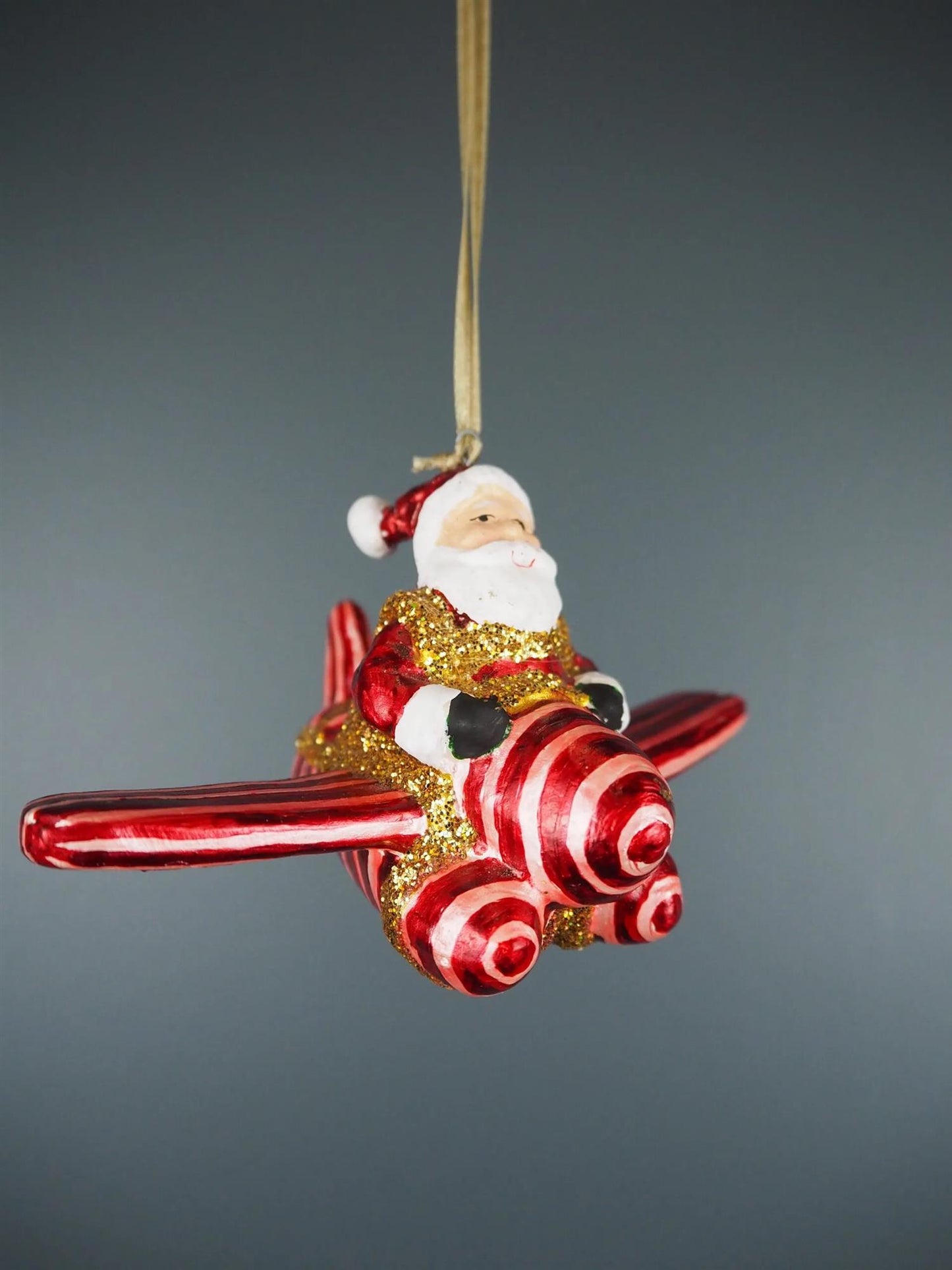 Nisse i stripete propellfly