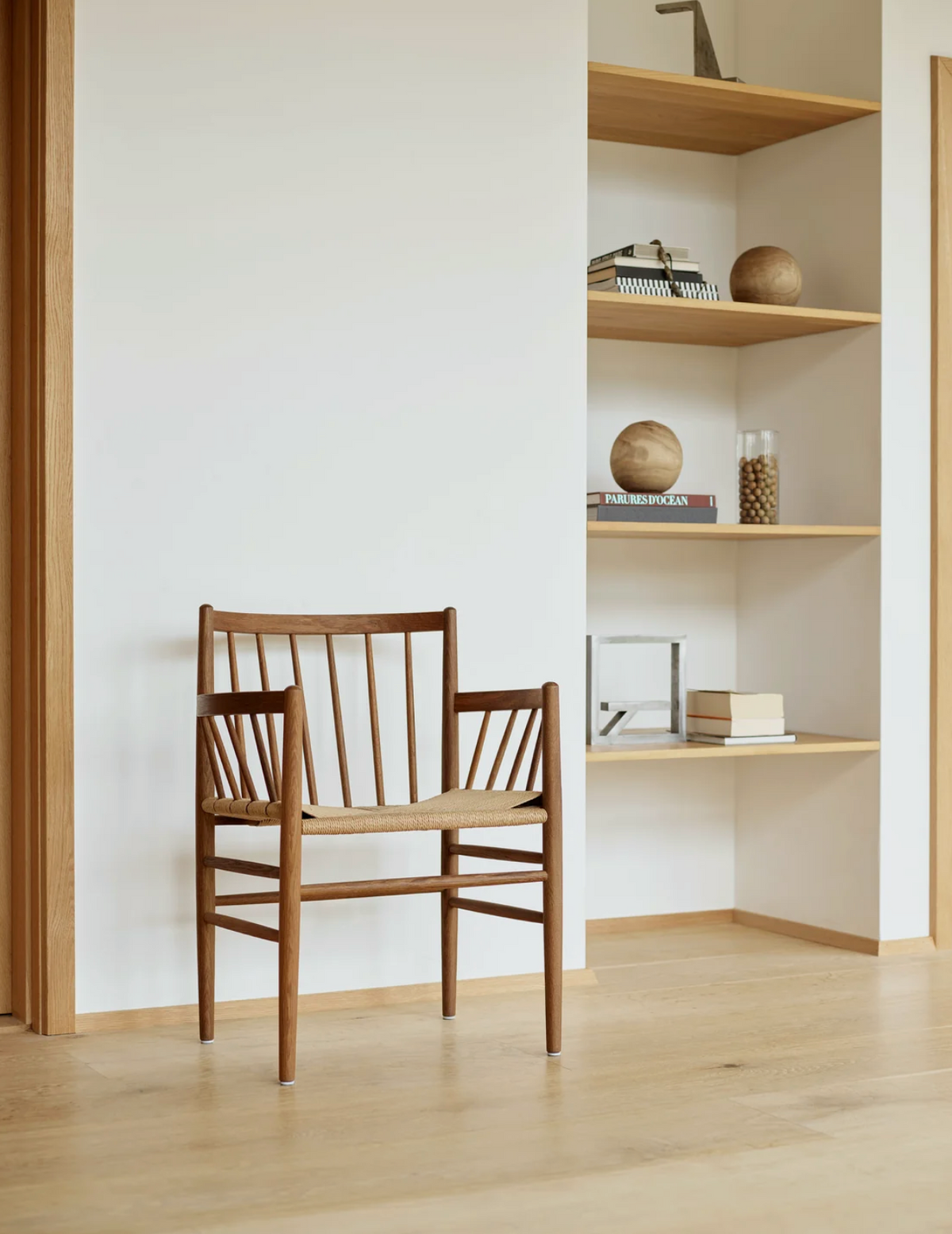 J82 Lounge chair smoked