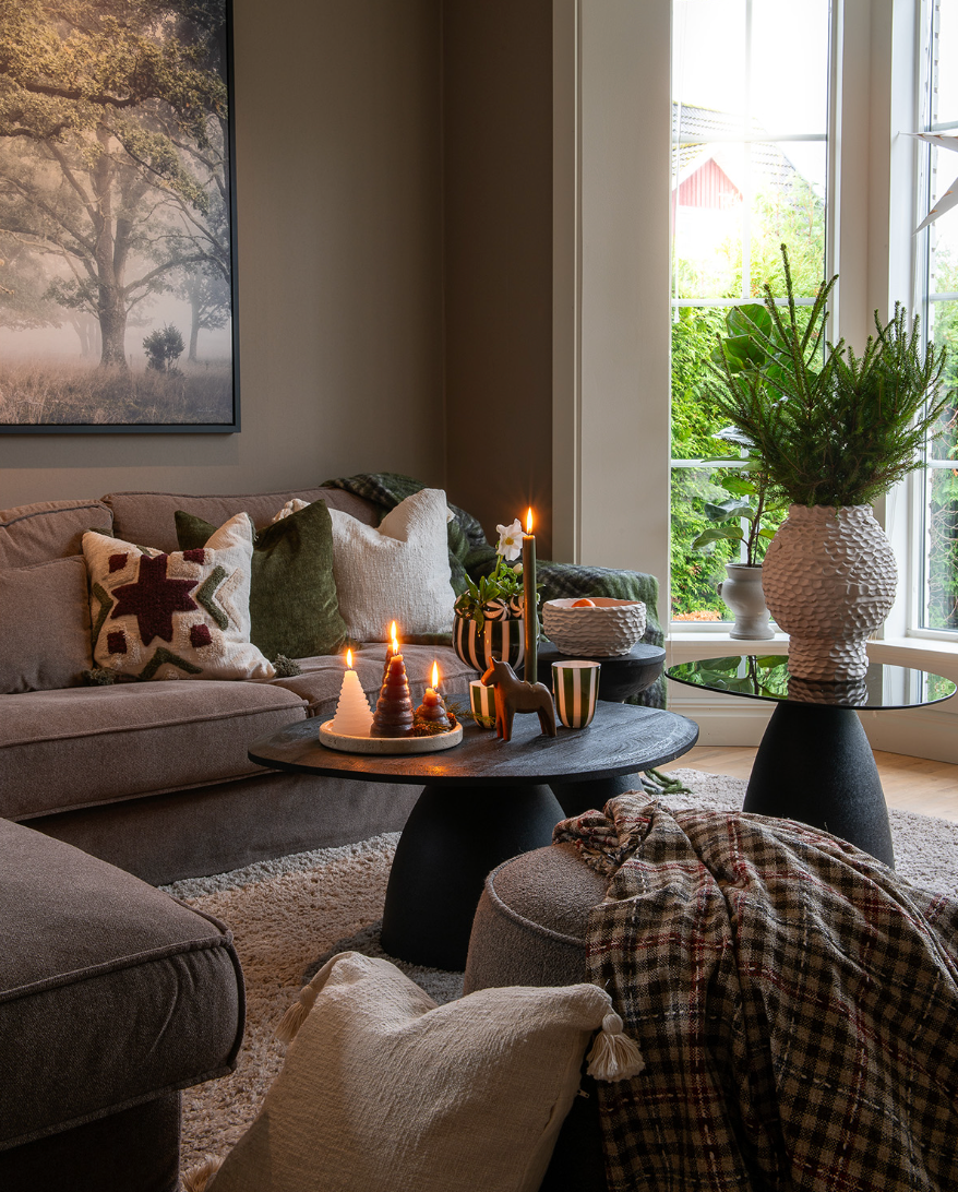 Gibson coffee table 65x58xH43 cm