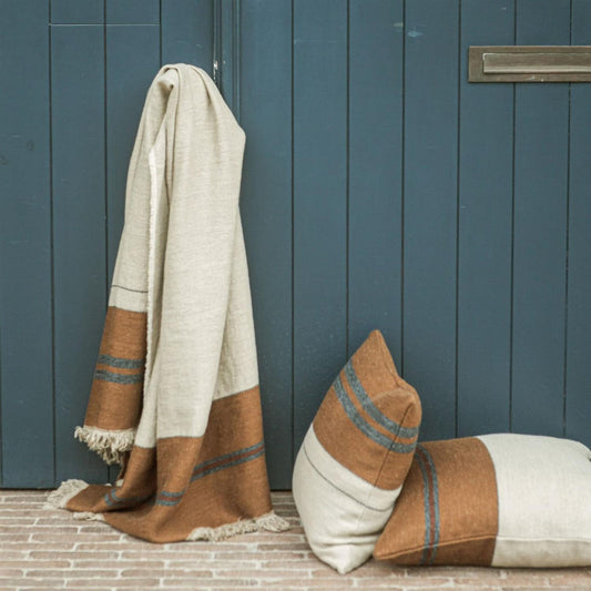 Highland stripe pute, leather 50x50 cm