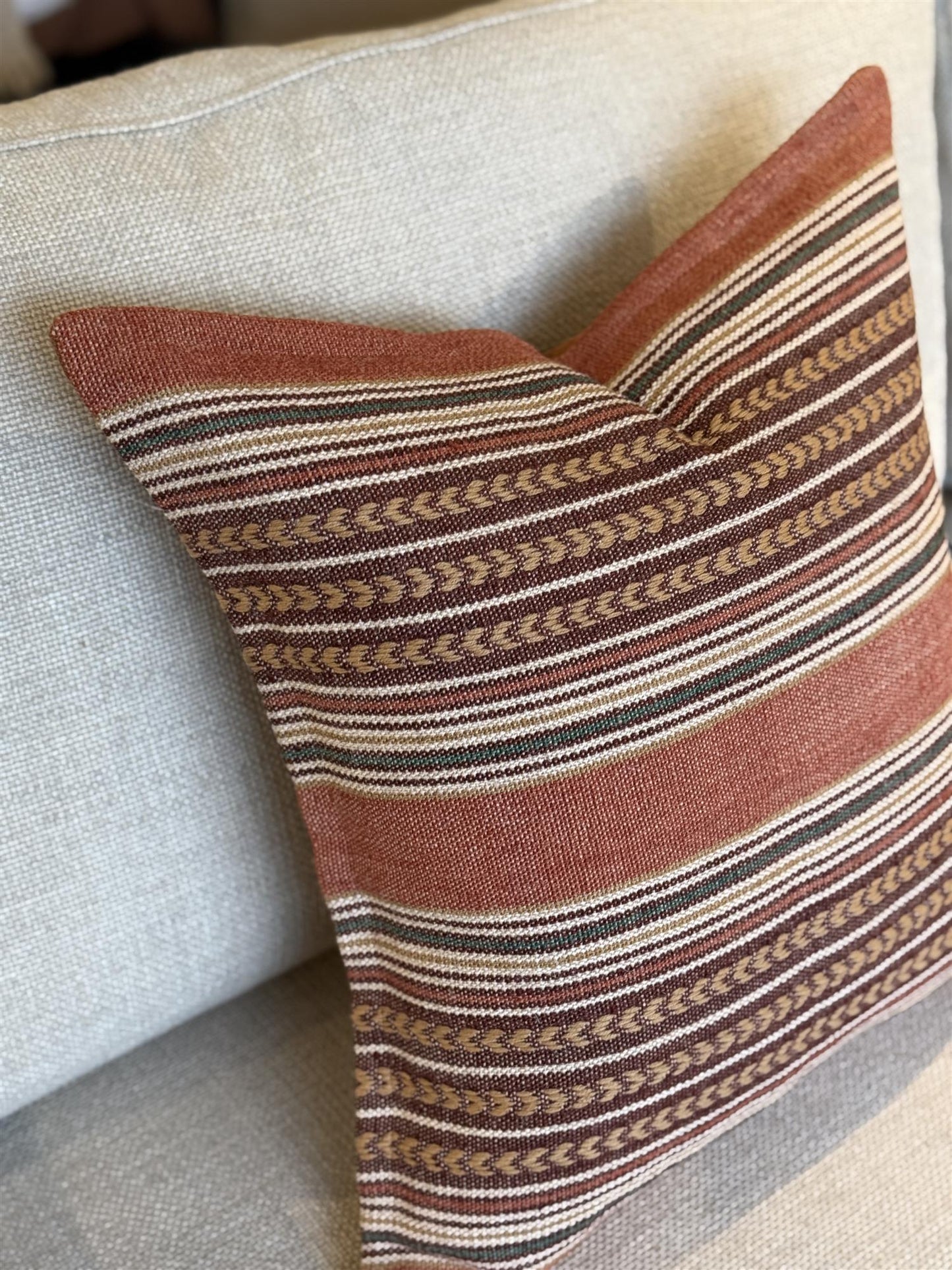 Pyntepute Mulberry Berber stripe spice 50x50 cm