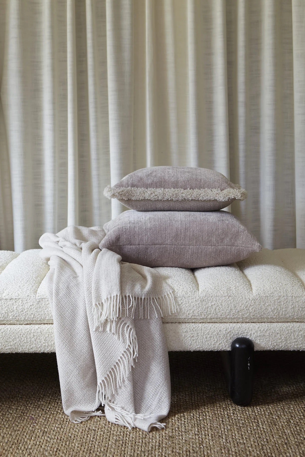 Ari chenille fringe pyntepute, 50x50 buzzing beige