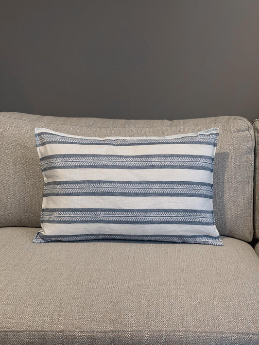 Pyntepute Innis Stripe blue 40x60 cm