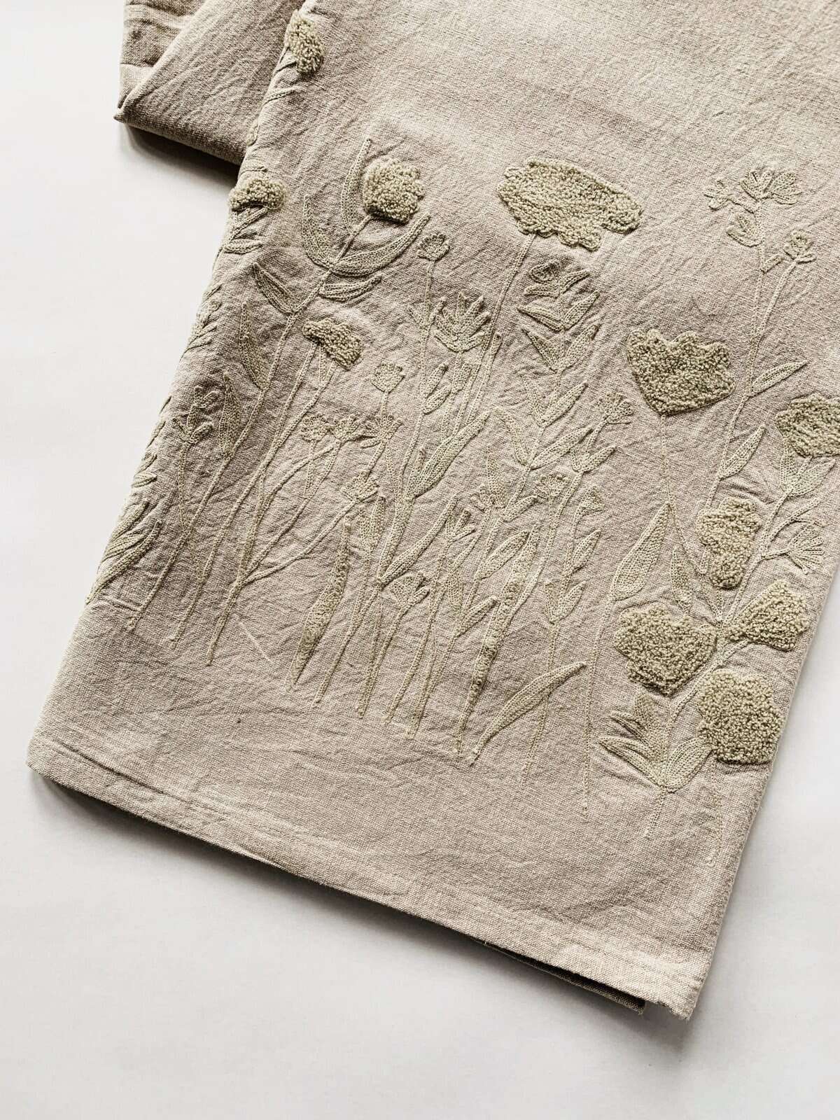 Duk brodert natur, 140×350 cm