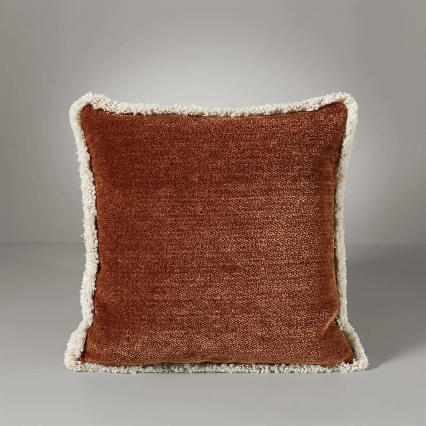 Ari chenille fringe pyntepute, 50x50 ruby rust