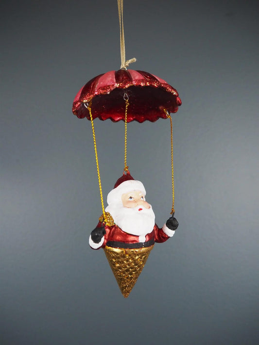 Nisse i kjeks med fallskjerm