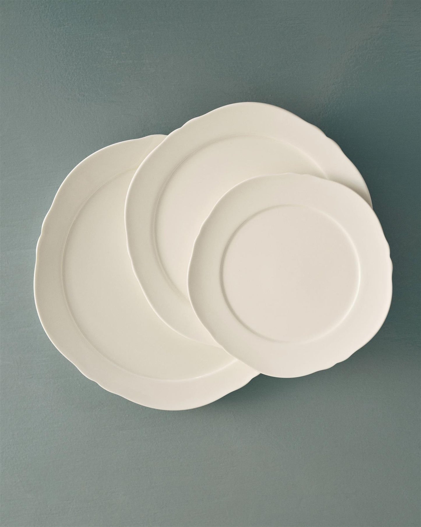 Tallerken S white silhouette