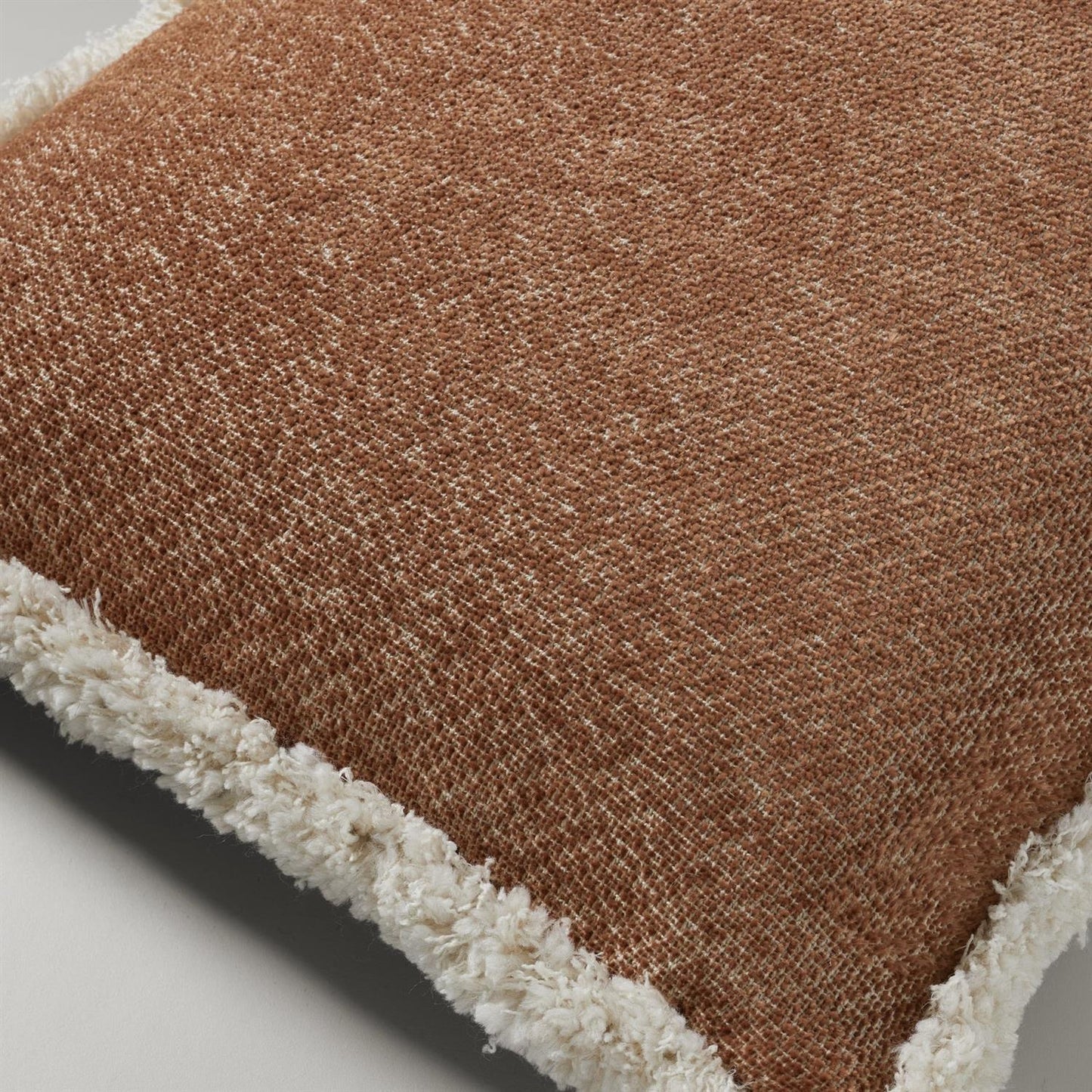 Ari chenille fringe pyntepute, 50x50 ruby rust